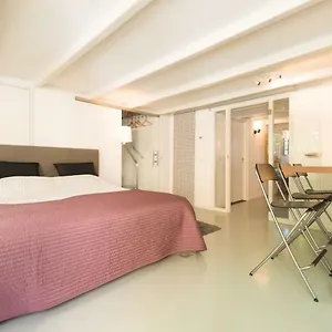 Quiet For 4 At Park In Center Apartment